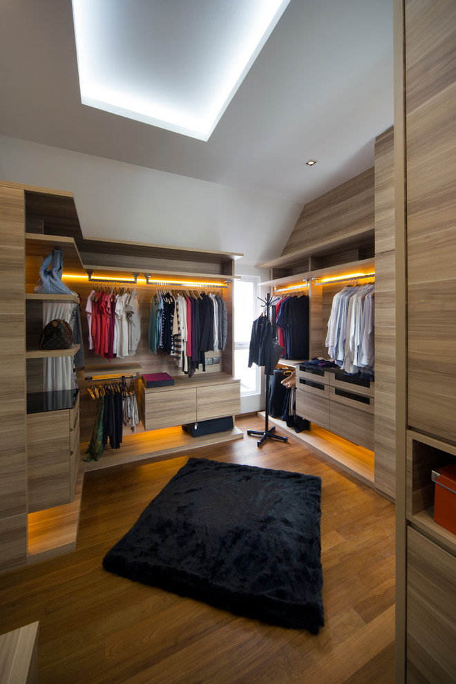 Inspiration for a contemporary storage and wardrobe in Singapore.