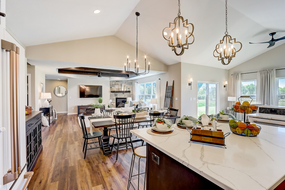 Inspiration for a transitional home design remodel in Milwaukee