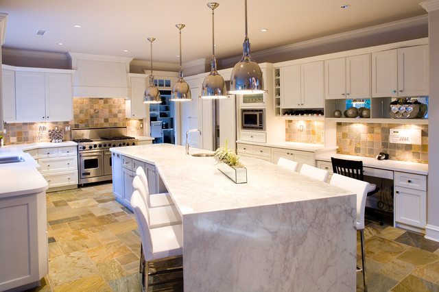 Transitional Kitchen nyklassisk-koekken