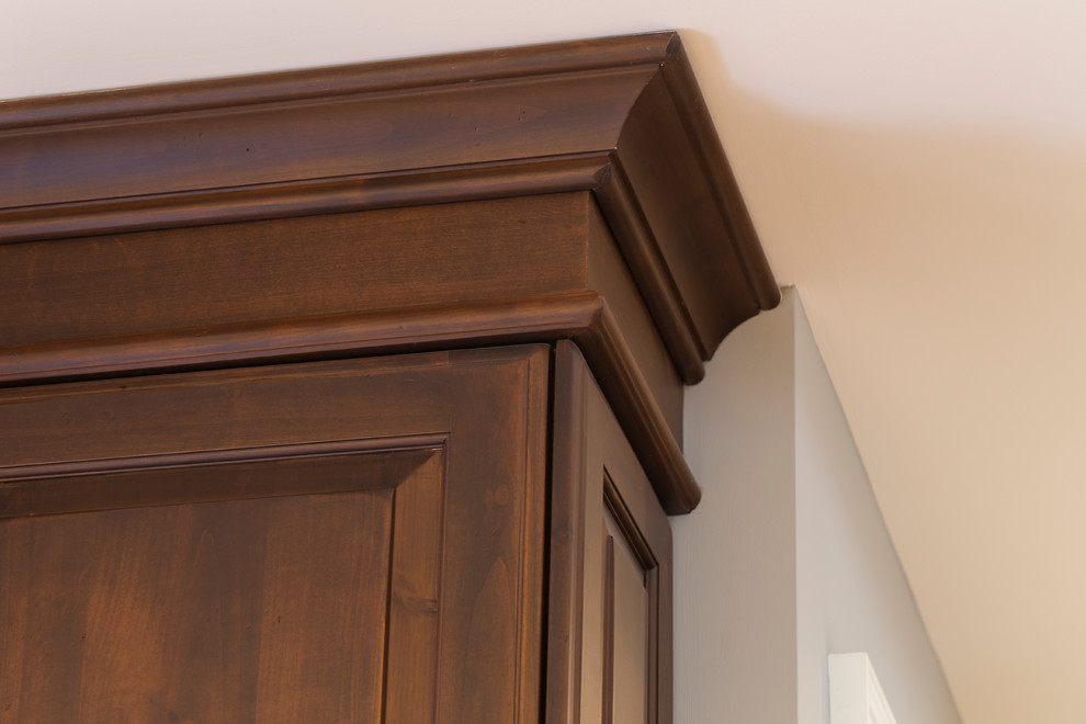 Home design - transitional home design idea in Toronto