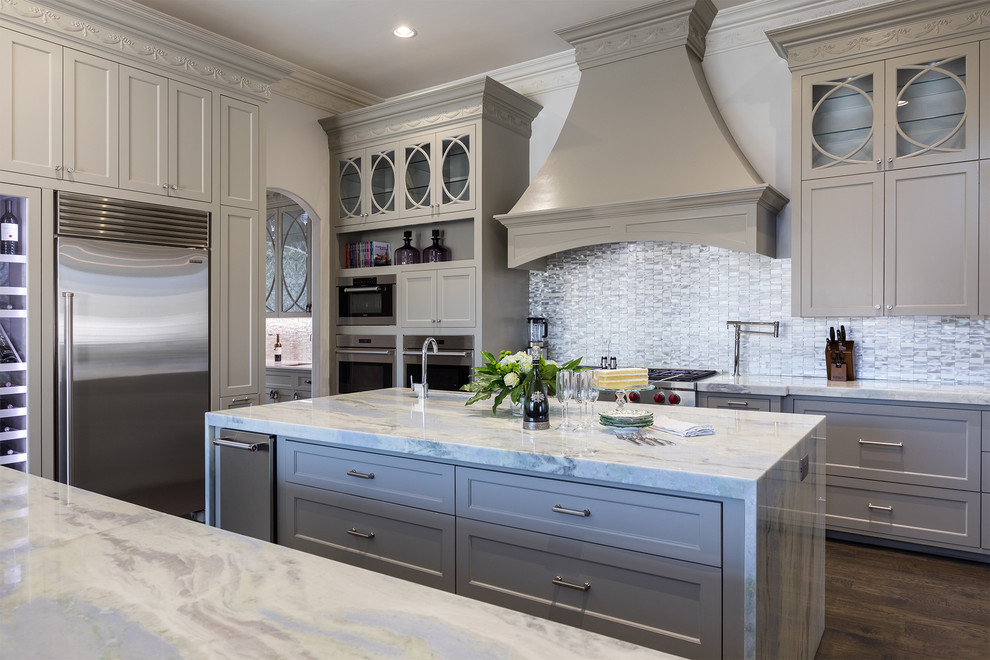 Example of a transitional kitchen design in Dallas