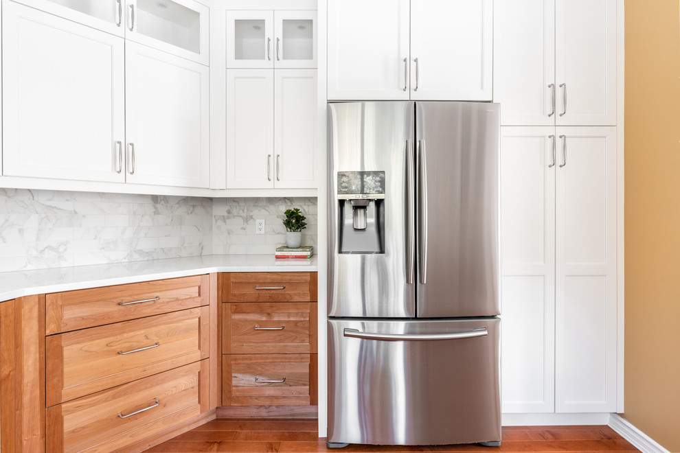Inspiration for a mid-sized transitional kitchen remodel