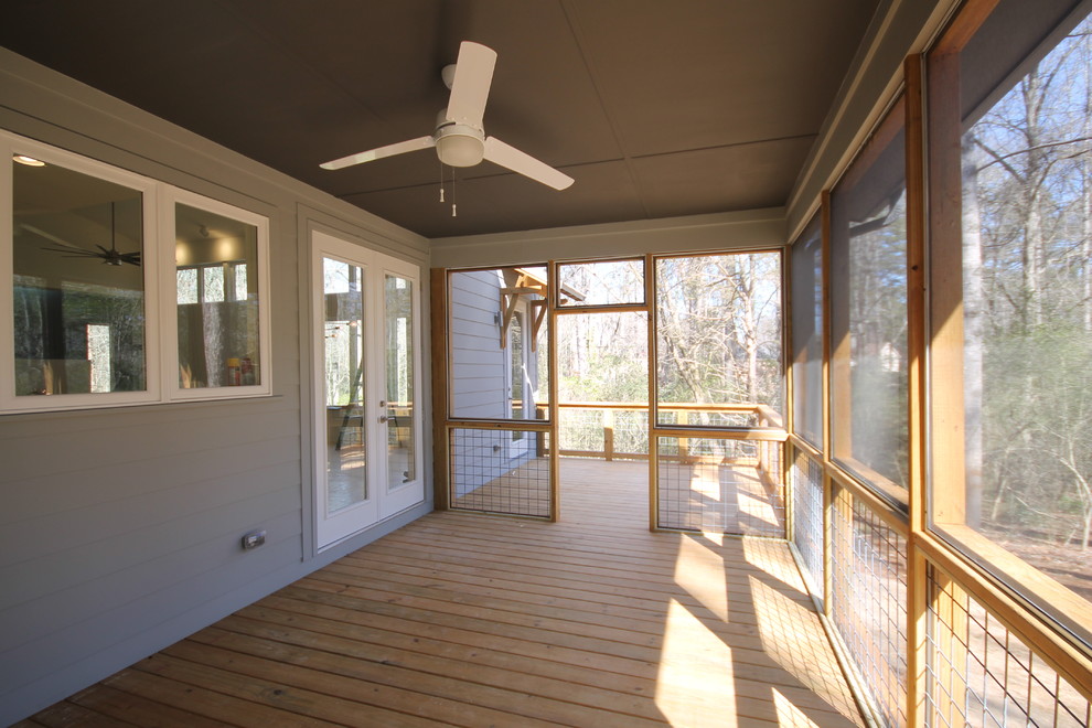 Inspiration for a small modern backyard screened-in verandah in Atlanta with decking and a roof extension.