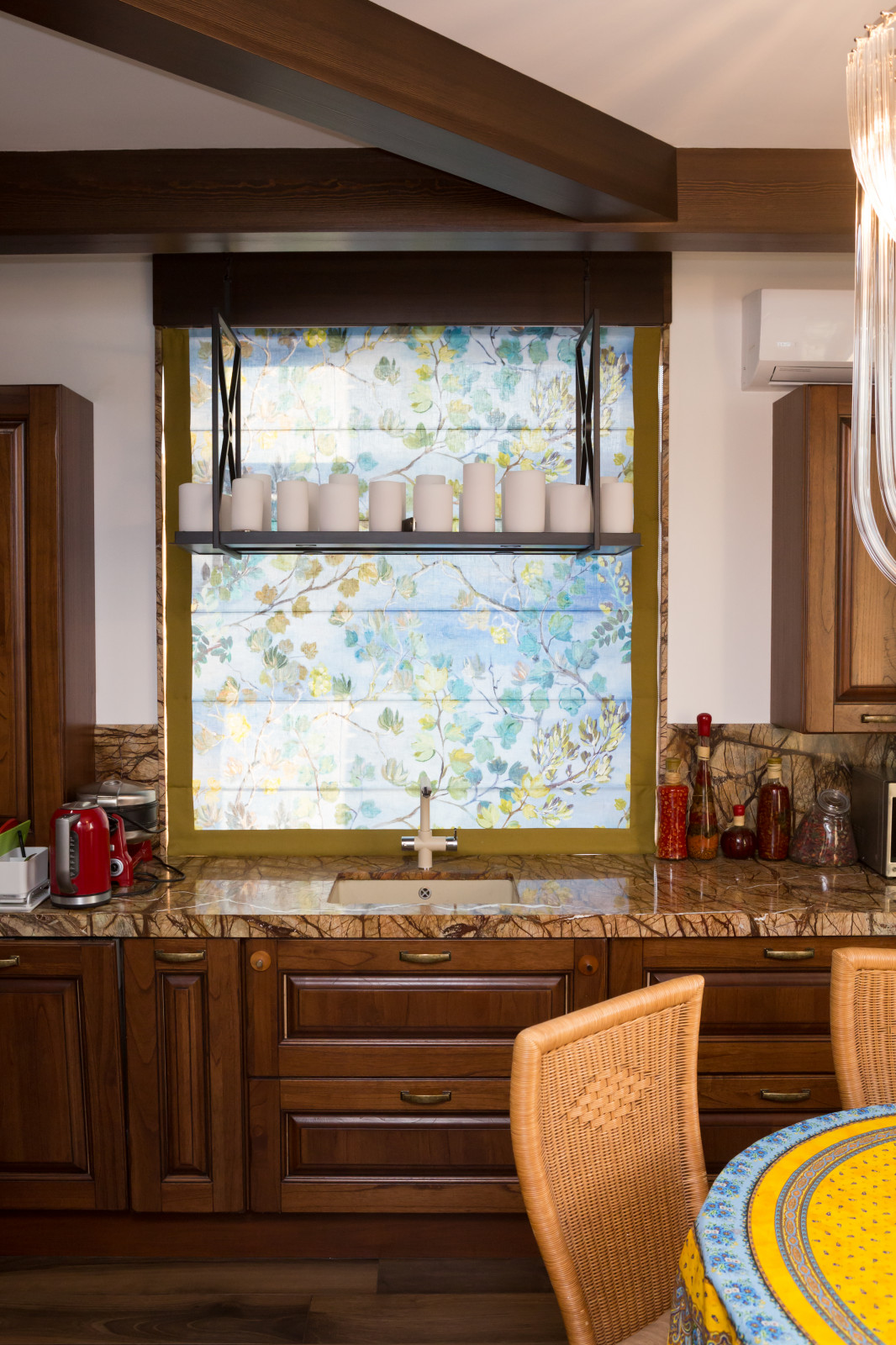 Загородный дом римская штора