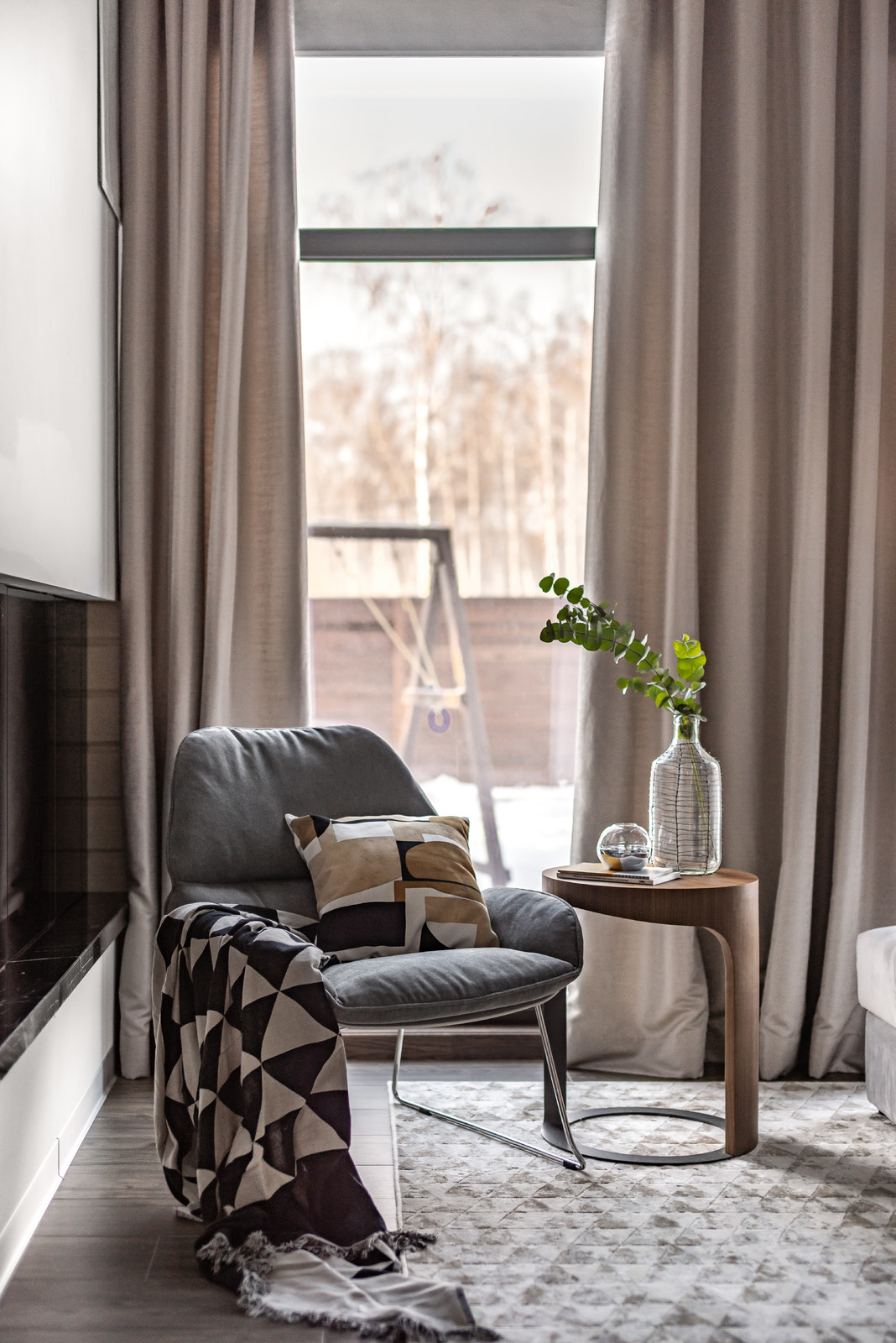 Дом среди берёз