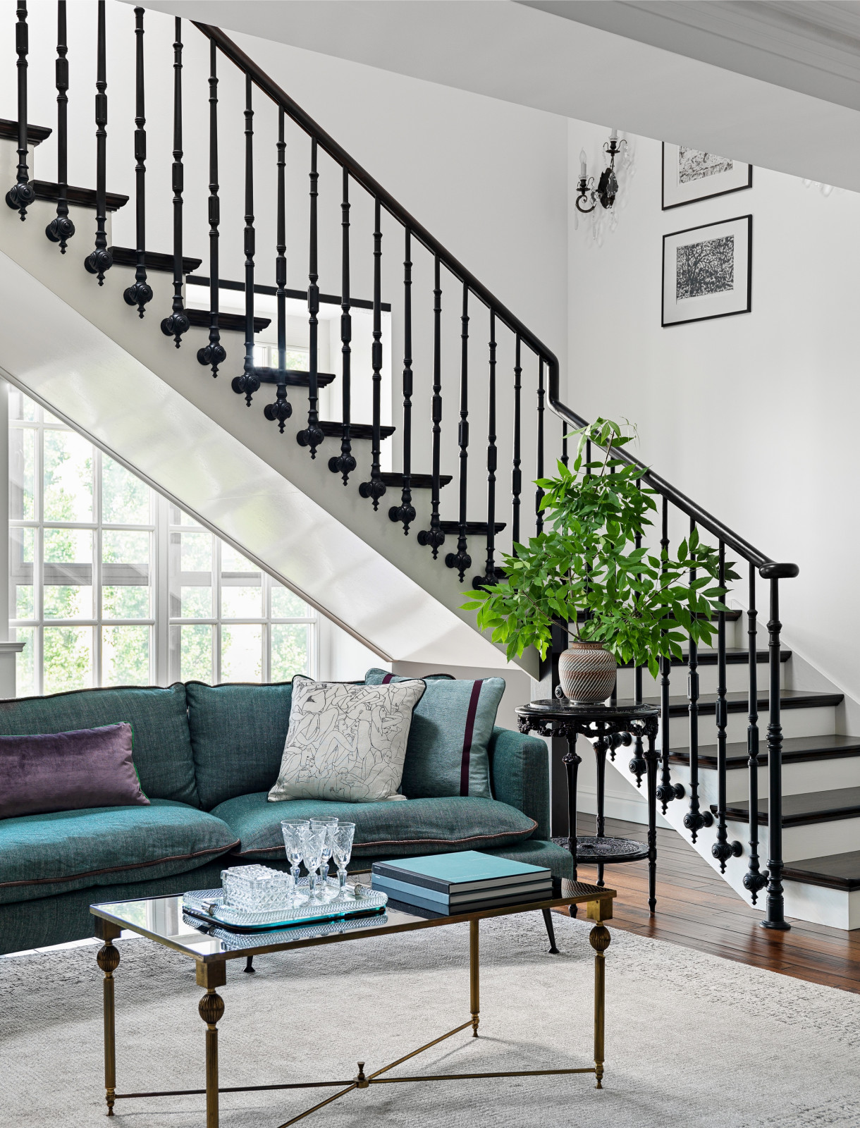 Двухуровневая квартира с мансардой во французском стиле