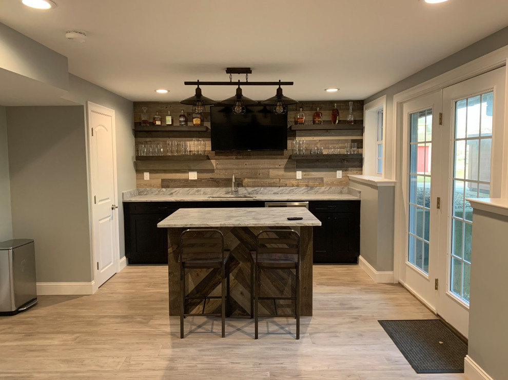 Basement Remodel Home Bar & Theater Classique Chic Bar de Salon Providence par