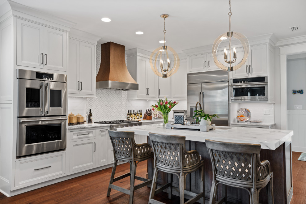 Kitchen - transitional kitchen idea in Miami