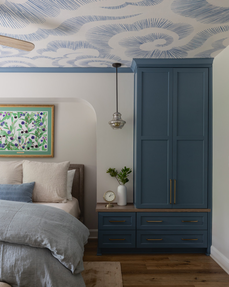 Bedroom - transitional bedroom idea in Louisville