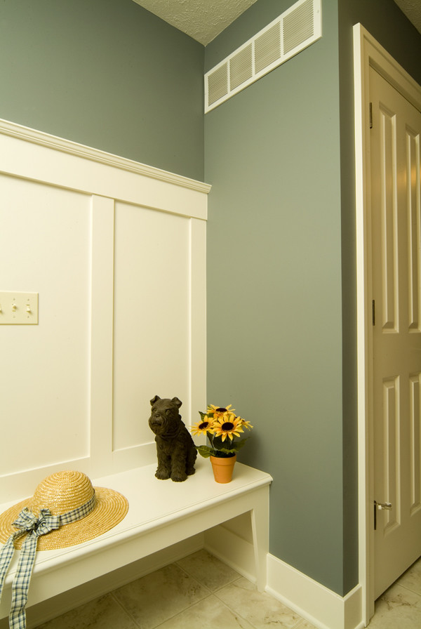 Design ideas for a traditional entryway in Grand Rapids.