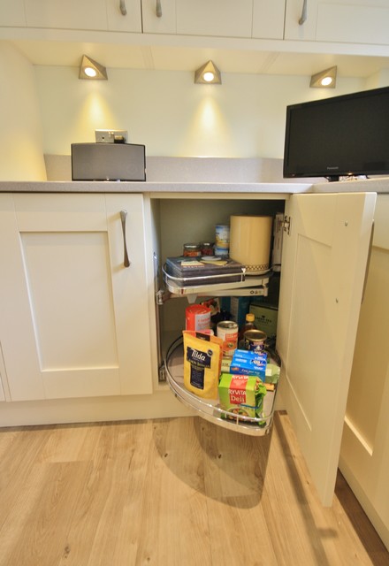 Dunmow, Essex - Windsor Shaker kitchen in  Ivory contemporary-kitchen