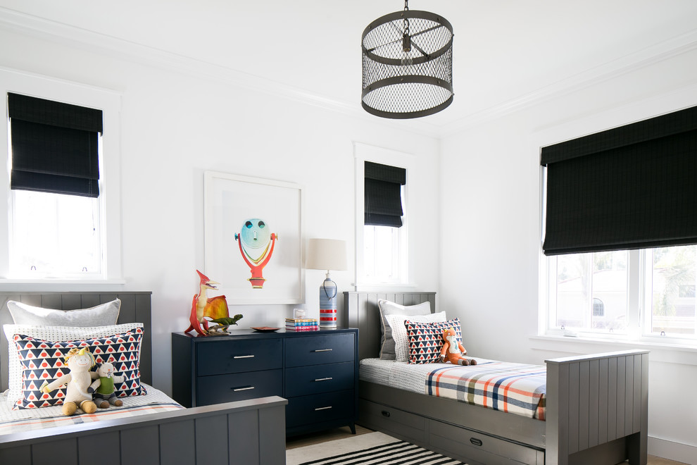 Photo of a transitional kids' bedroom for kids 4-10 years old and boys in Orange County with white walls.