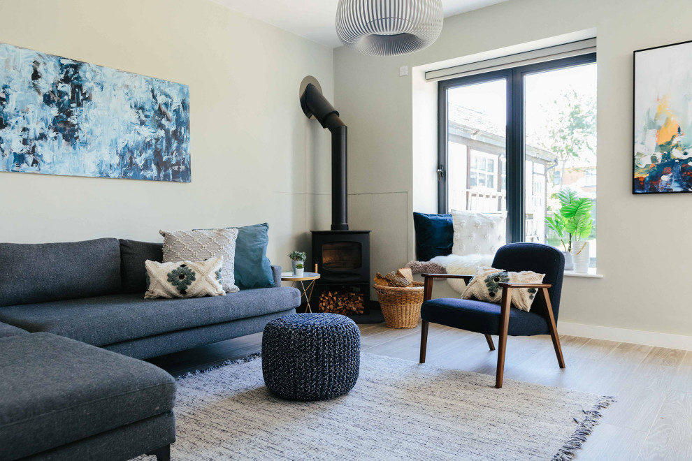 Minimalist living room photo in Surrey