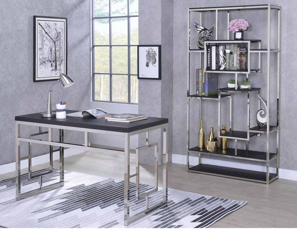 Акцент на хромированные элементы