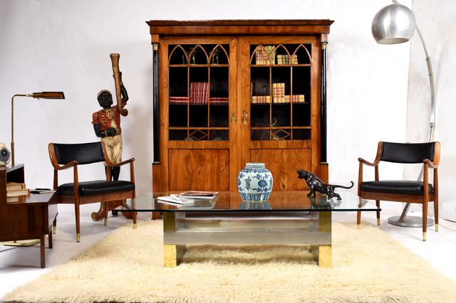 Eclectic Biedermeier Display Case eklektisk-dagligstue
