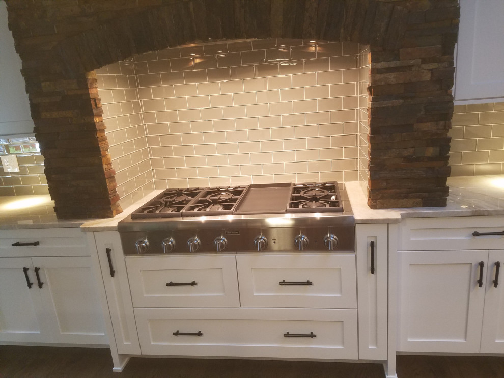 Inspiration for a transitional kitchen remodel in Chicago