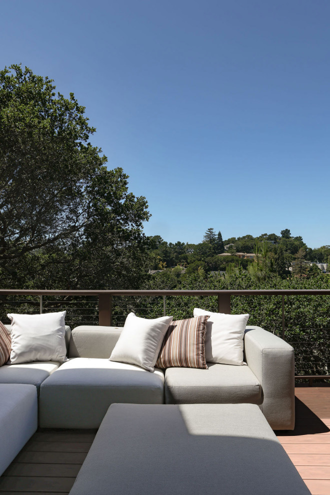 Example of a transitional deck design in San Francisco