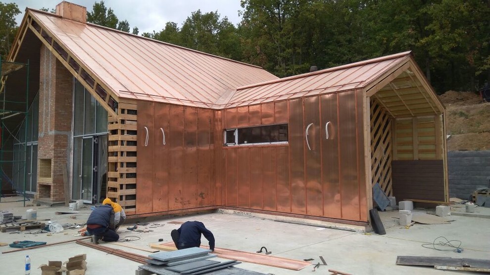 Устройство кровельных и фасадных конструкций с фальцевым медным покрытием