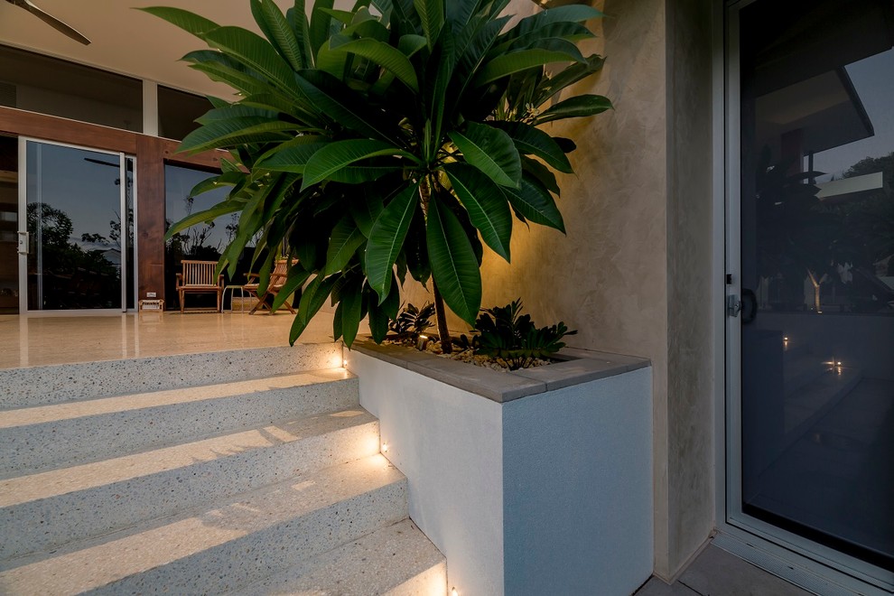 Inspiration for a modern backyard garden in Adelaide with concrete pavers.