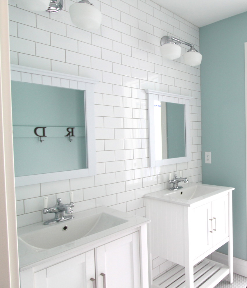 Example of a transitional bathroom design in Omaha
