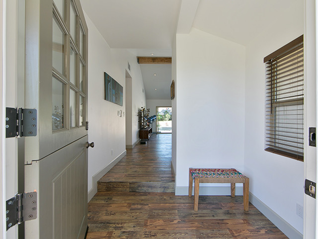 Photo of a midcentury entryway in Orange County.