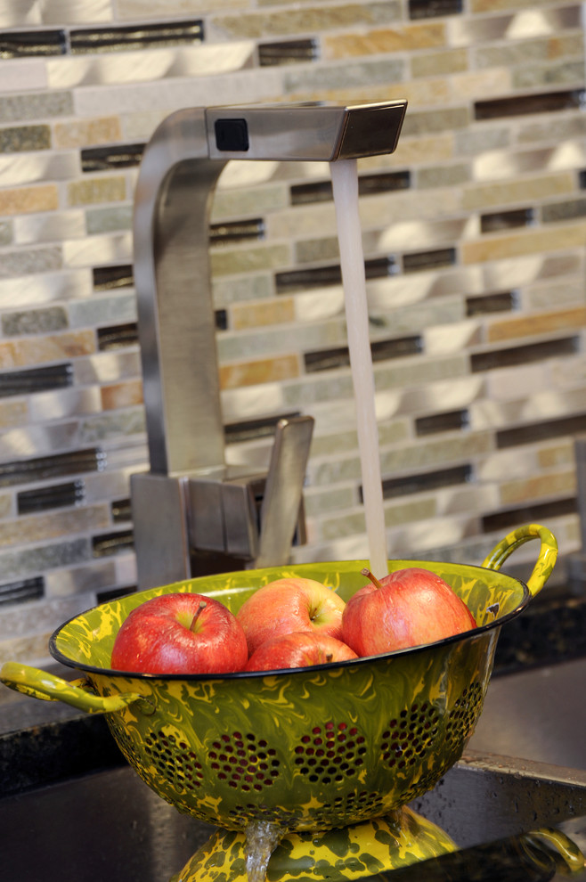 Kitchen - transitional kitchen idea