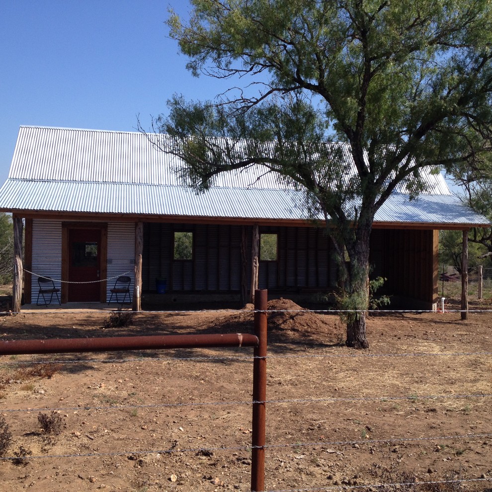 Moore, Texas Ranch Round "Stock Tank" Pool