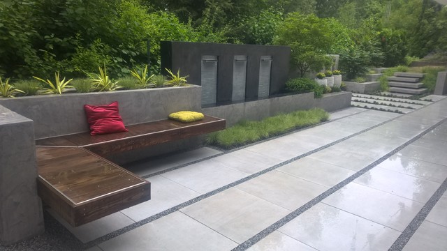 Modern Backyard Terrasse Mit Wasserfall Bank Pflanzkasten Und Treppe Modern Garten Nurnberg Von Stefan Wentzel Neues Gartendesign