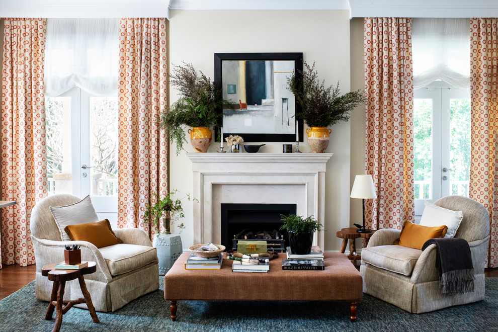 Inspiration for a transitional family room in Sydney.