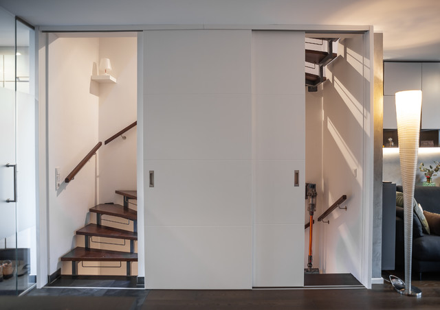 Treppenhausabtrennung mit Schiebetüren - Modern - München - von Koebe