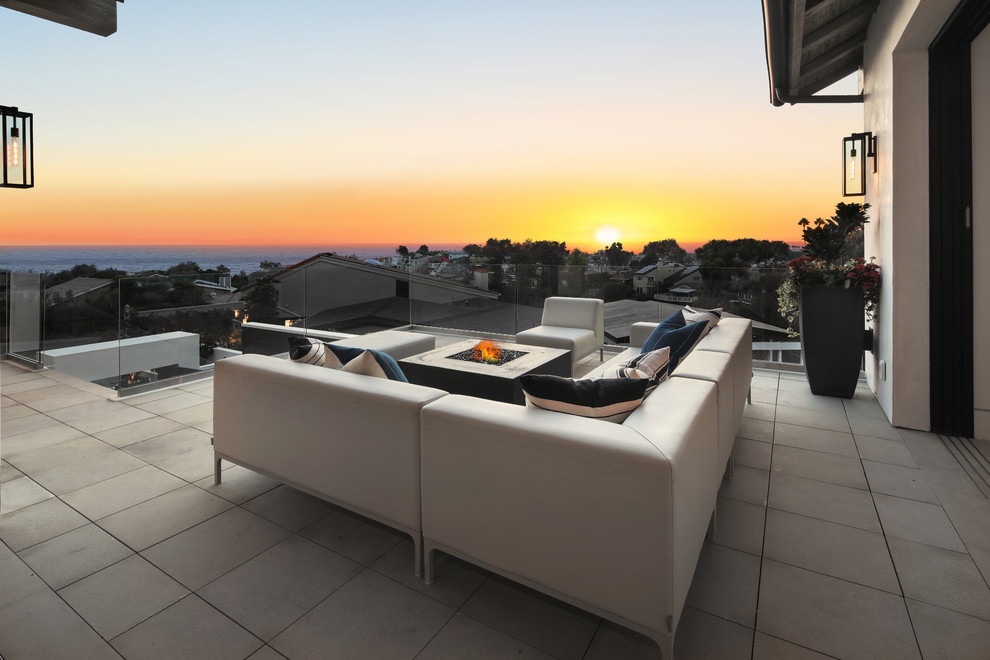 Contemporary deck in Los Angeles with a fire feature and no cover.
