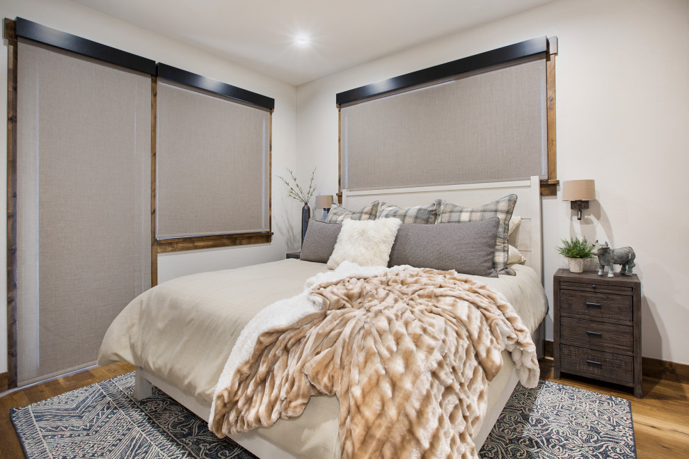 Bedroom - rustic bedroom idea in Denver