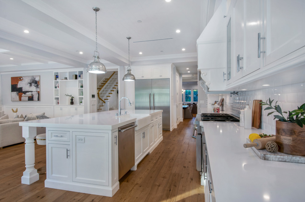 Transitional kitchen photo in Orange County