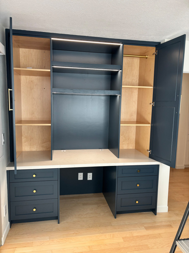 Westlake Village Desk and Office Built-In