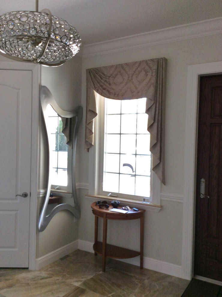 Transitional entryway photo in Miami