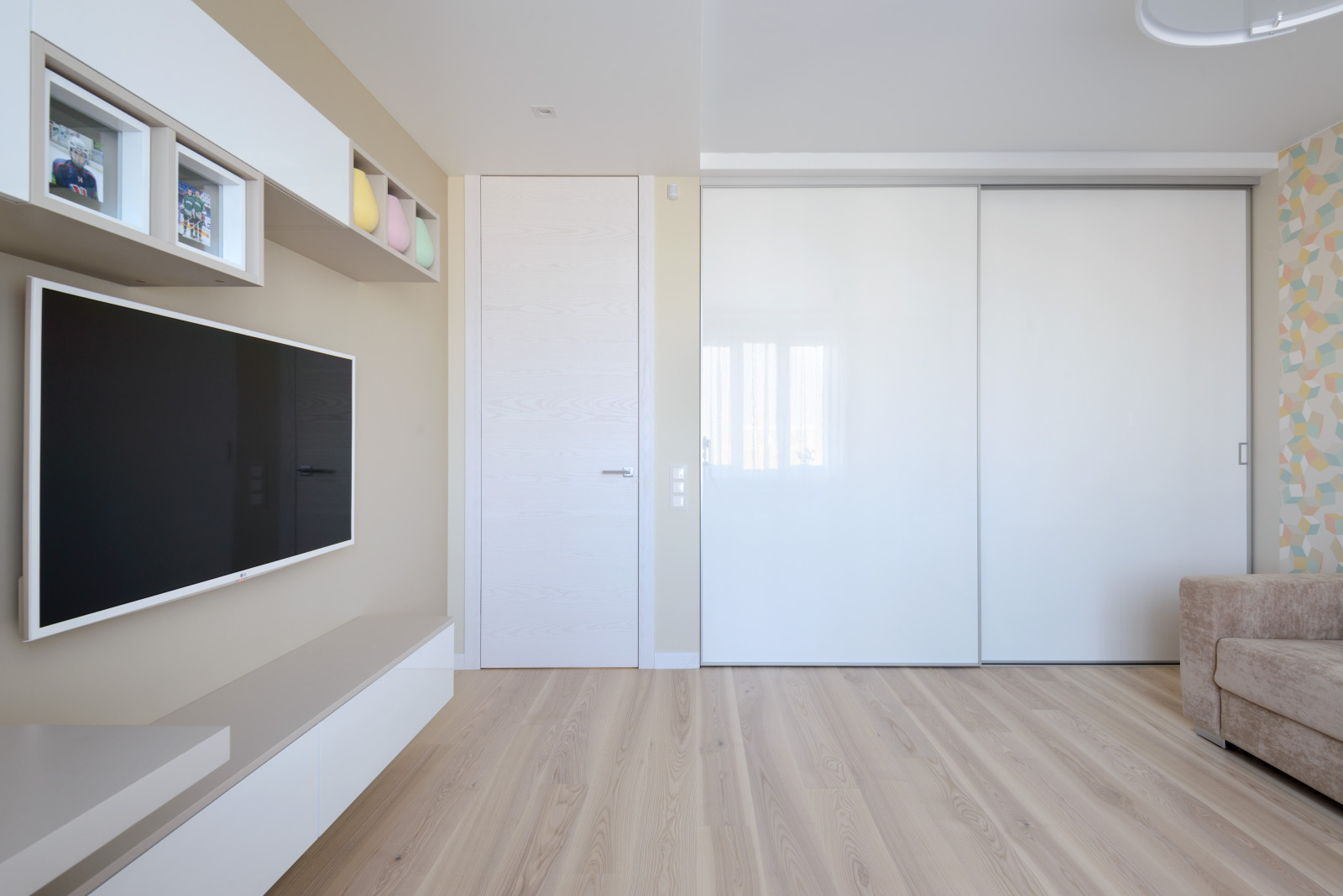 Любовь к белому цвету.