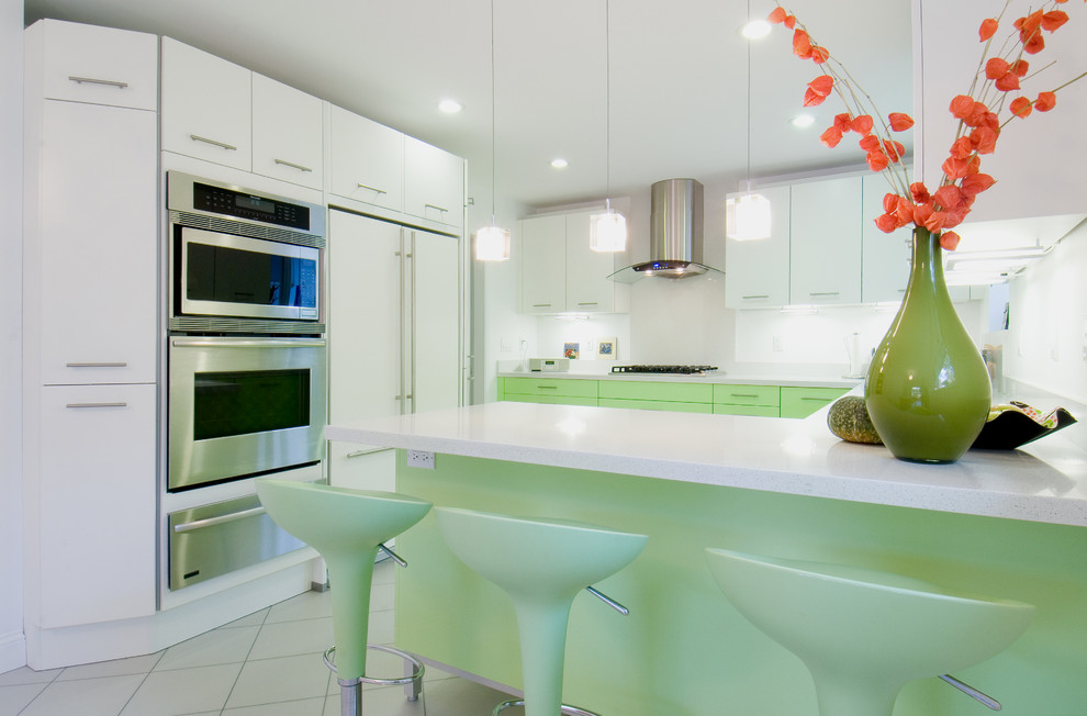 Photo of a mid-sized contemporary u-shaped eat-in kitchen in San Francisco with an undermount sink, flat-panel cabinets, green cabinets, quartz benchtops, white splashback, stone slab splashback, panelled appliances, ceramic floors and a peninsula.