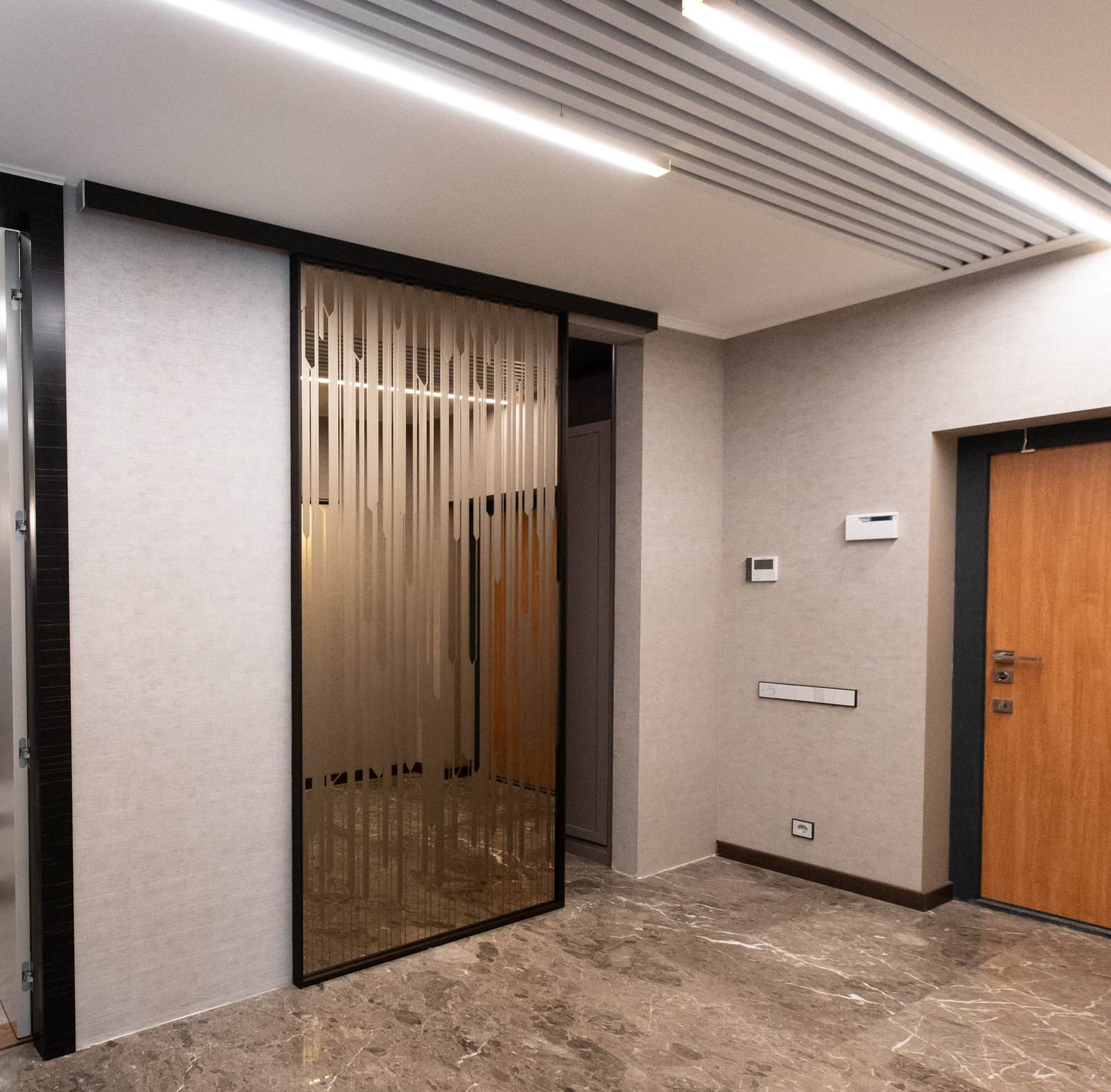 Раздвижная подвесная межкомнатная перегородка дверь в профиле R1200 AIR raumplus