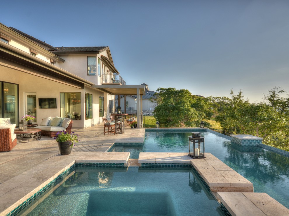 Inspiration for a transitional pool in Austin.