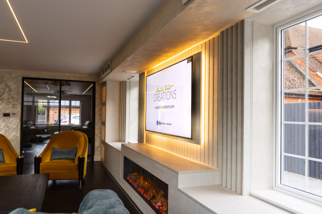 Bespoke 8m Media Wall modern-vardagsrum
