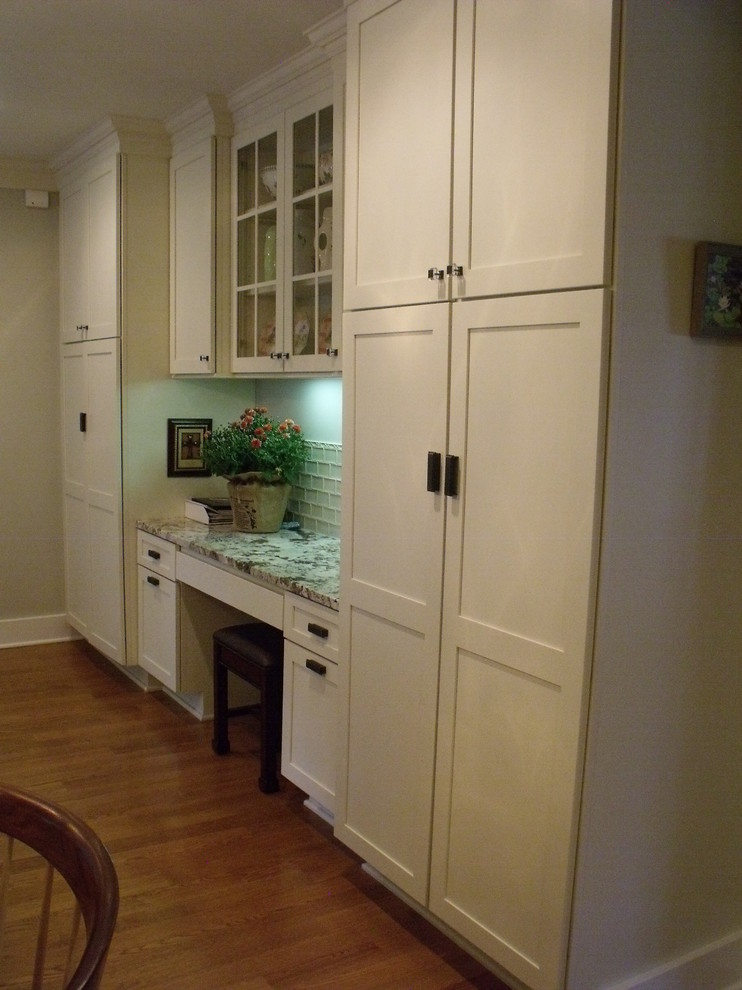 Kitchen - transitional kitchen idea