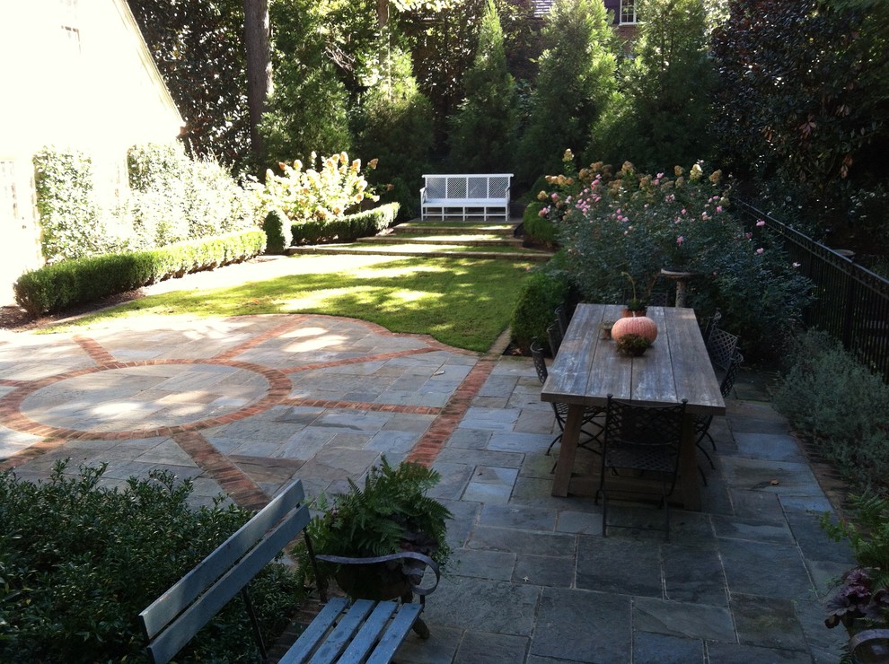 Design ideas for a traditional landscaping in Atlanta.