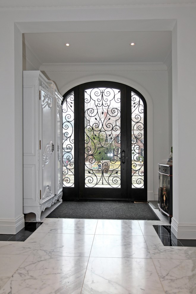 Entryway - entryway idea in Toronto