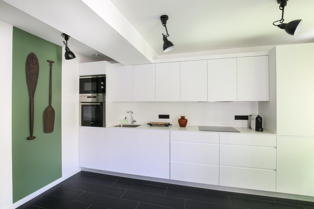 Tradition revisit&eacute;e contemporary-kitchen