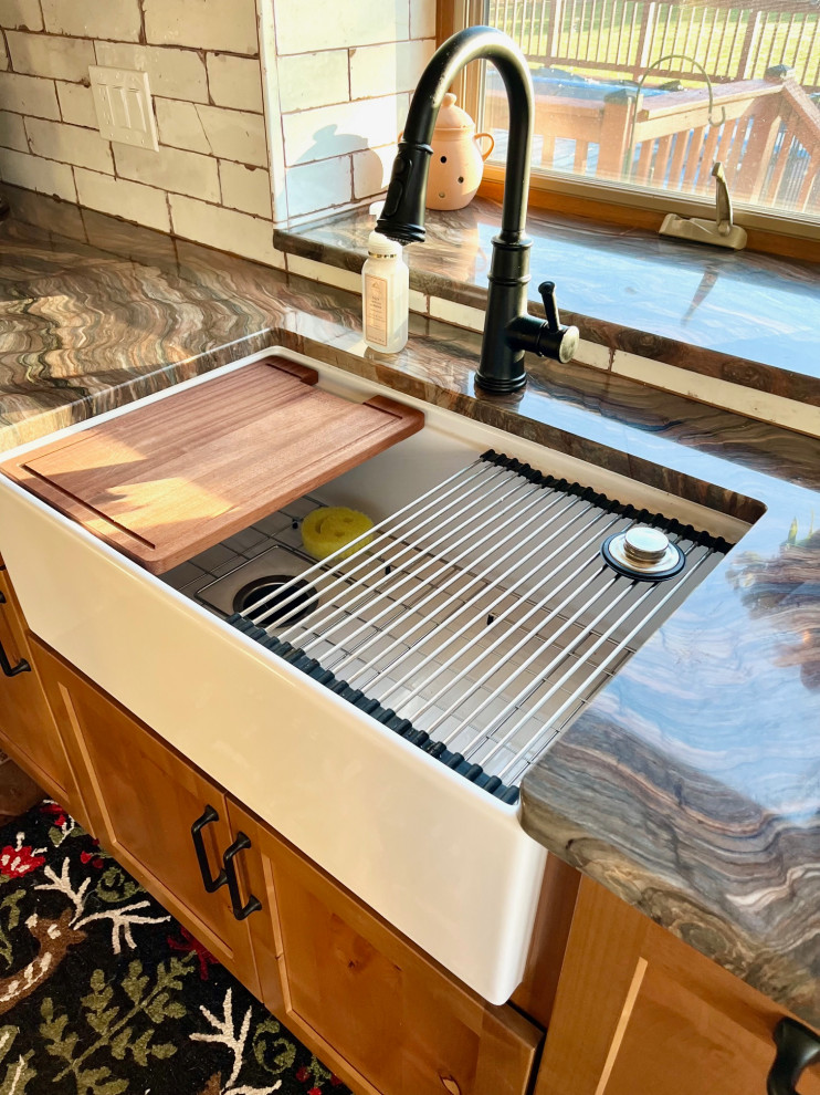 Kitchen - rustic kitchen idea in Detroit