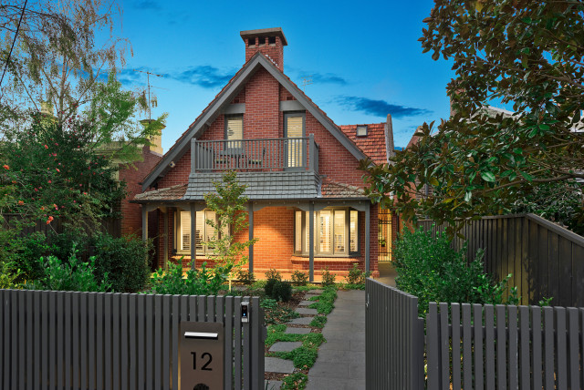 Loch victorian-house-exterior