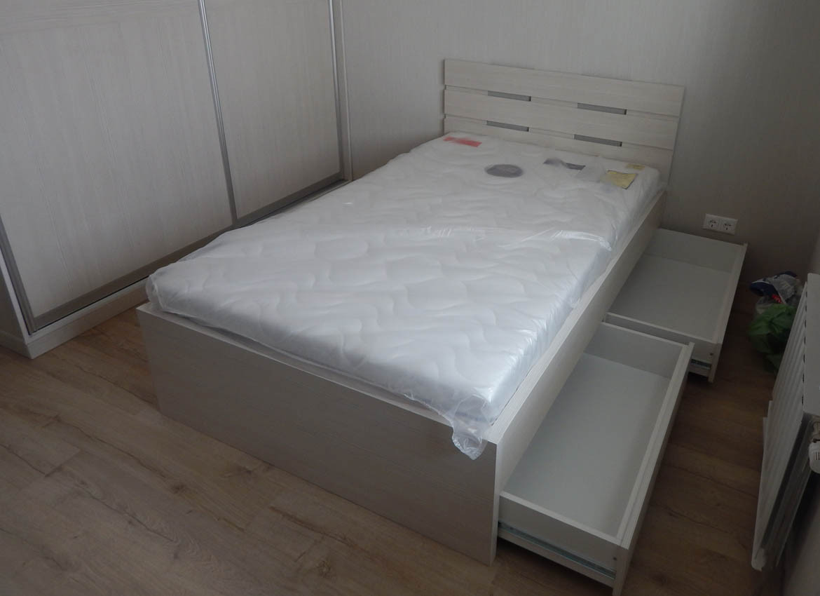 Кровать с ящиками