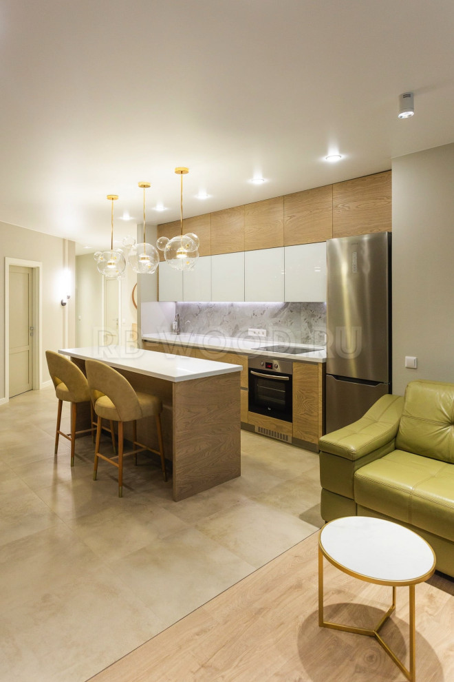 Островная кухня в квартире студии