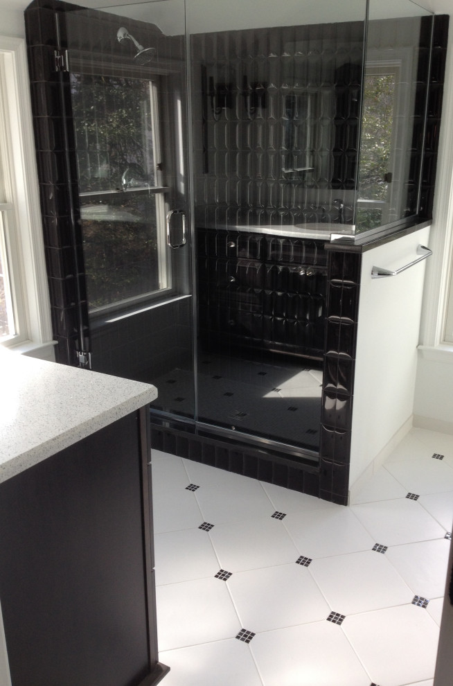 Black and White Bathrooms