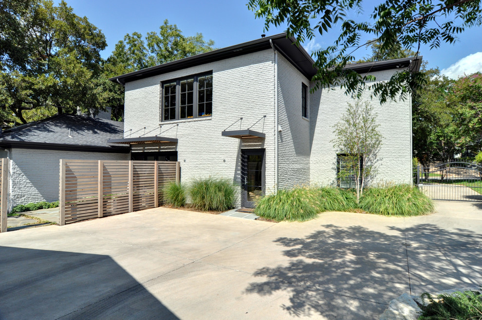 Inspiration for a transitional home design remodel in Dallas